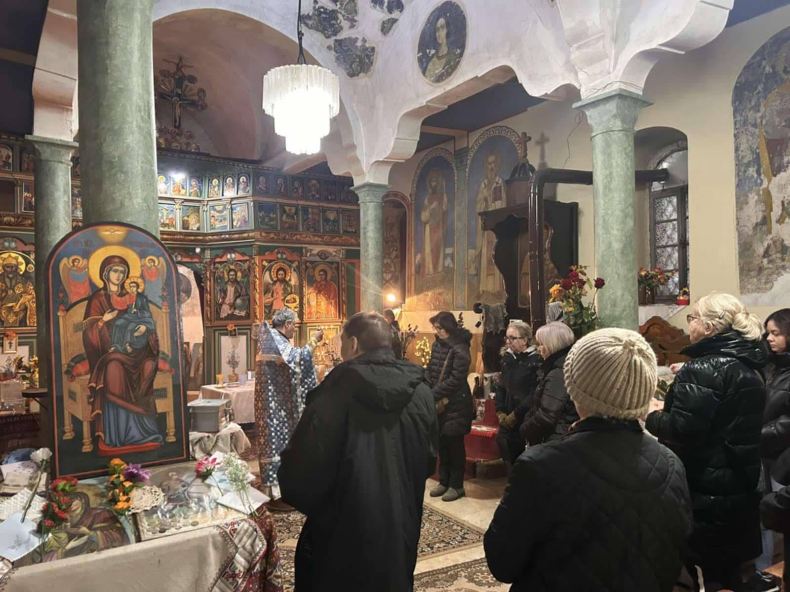  празничната Света литургия в храмовете 